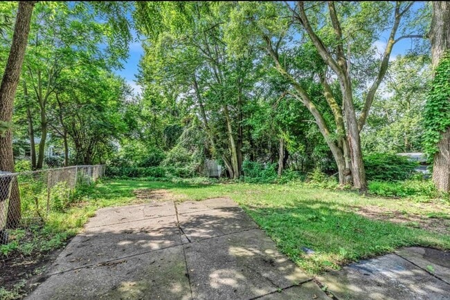 Building Photo - 10012 Elizabeth Ave