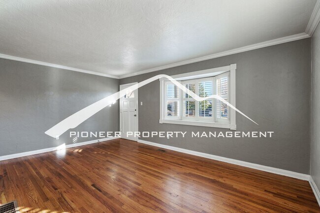 Building Photo - Downtown Charm with Private Yard, Oversized Garage and AC