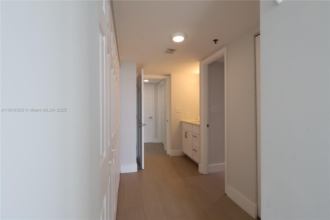 Building Photo - 20515 E Country Club Dr