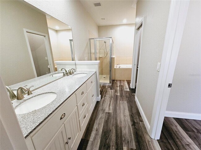 Building Photo - 1930 Saddlewood Ct