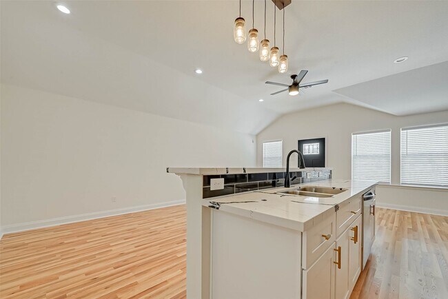 Building Photo - 7339 Krueger Rd