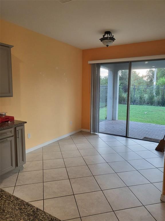 Building Photo - 5338 Fallen Leaf Dr