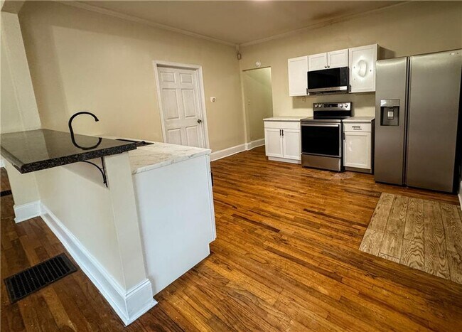 Building Photo - 1637 Columbia Dr