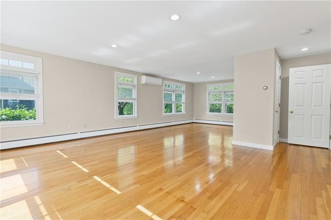 Building Photo - 544 Slocum Rd