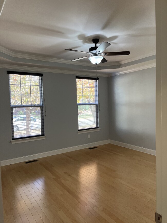 Building Photo - "Charming 4-Bed Gem with Guest Suite & Mod...