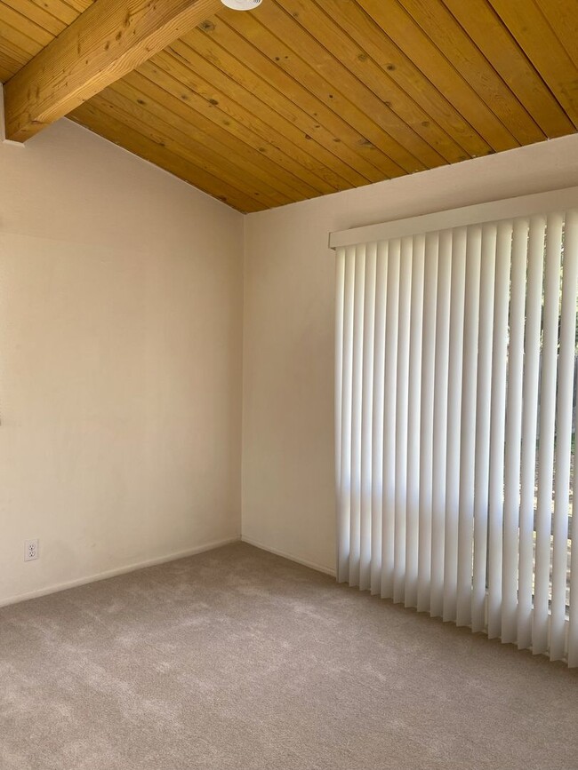 Building Photo - East End 3 Bedroom
