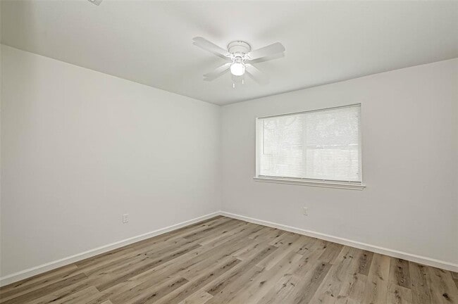 Building Photo - 12122 Fairmeadow Dr