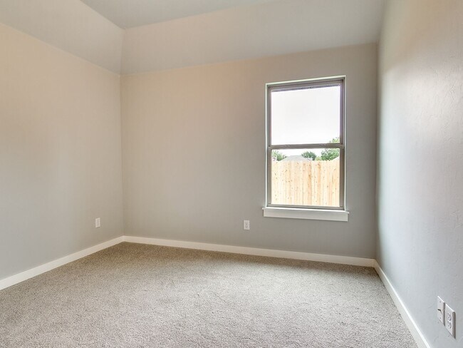 Building Photo - Modern Home in Edmond Schools - 4 bedrooms...