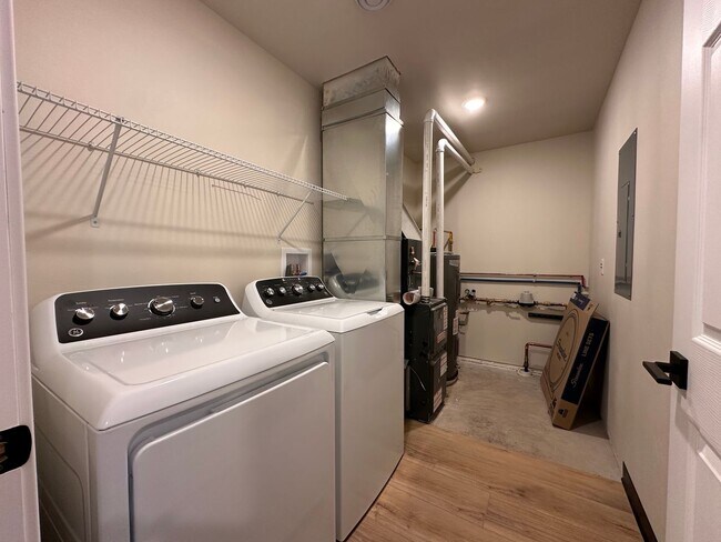 Building Photo - 507-509 Rustic Ridge Drive