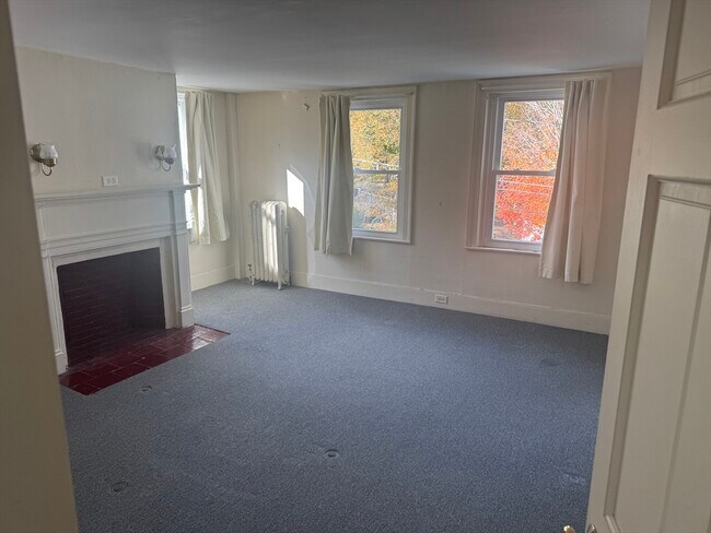 Building Photo - 5 Curve St