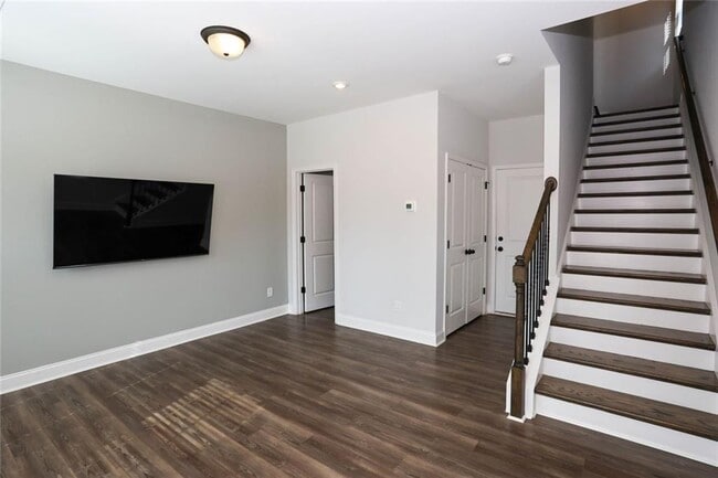 Building Photo - 313 Skylar Way SE