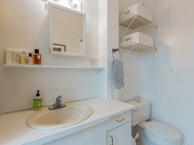 Building Photo - 31 Pinckney St