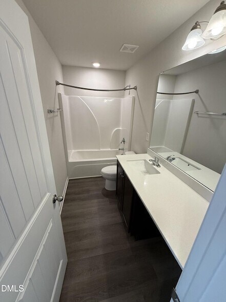 Building Photo - 1066 Peony Ln