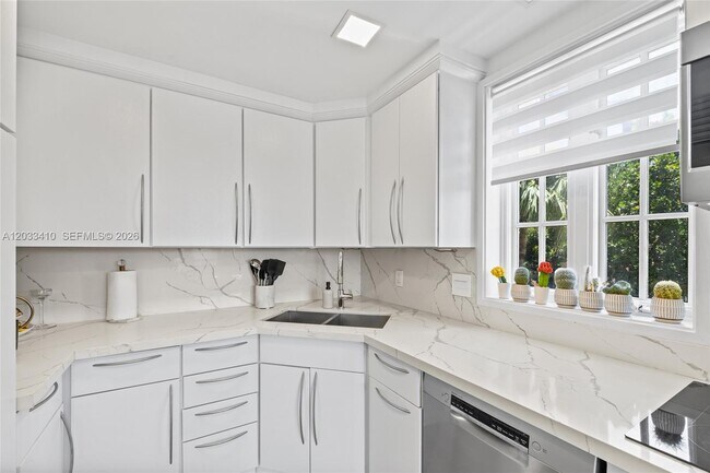 Building Photo - 19122 Fisher Island Dr