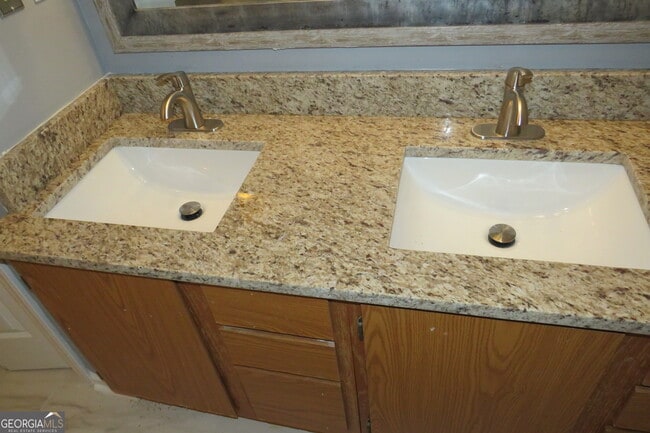 Building Photo - 1105 Hampton Rd