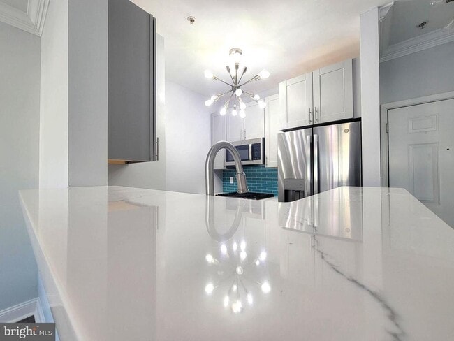 Building Photo - 4850 Eisenhower Ave