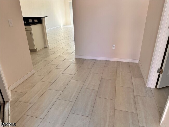 Building Photo - 3831 Chiquita Blvd S