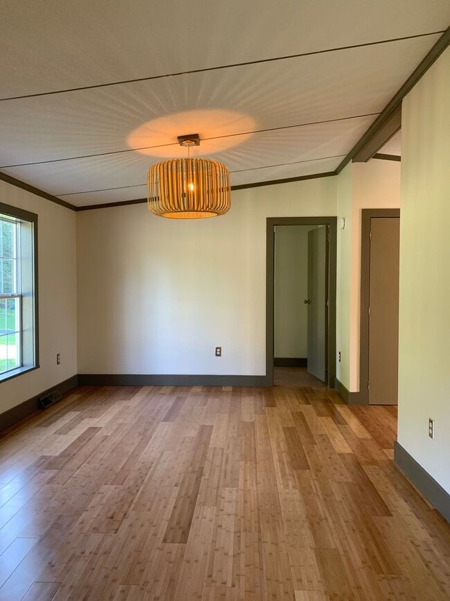 Building Photo - Beautiful Renovated House on Private Count...