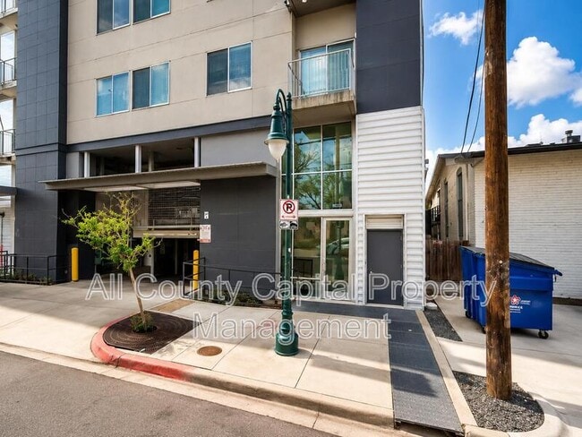 Building Photo - 2608/2606 Salado St
