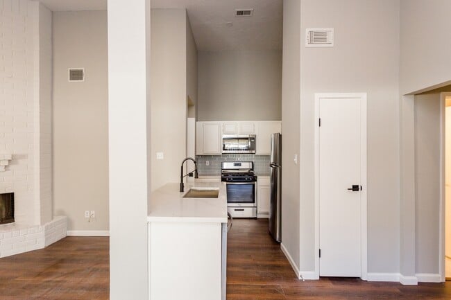 Building Photo - 5115 Beaver Hollow Dr