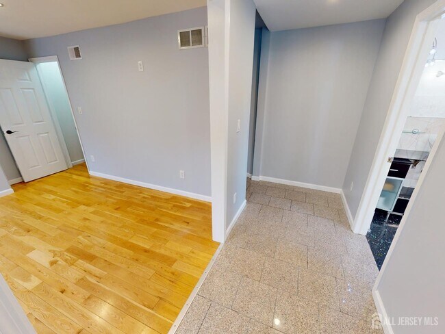 Building Photo - 13 Idlewild Ave