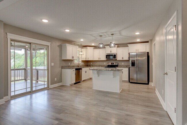 Building Photo - Beautiful Two Story Home With hardwood Flo...