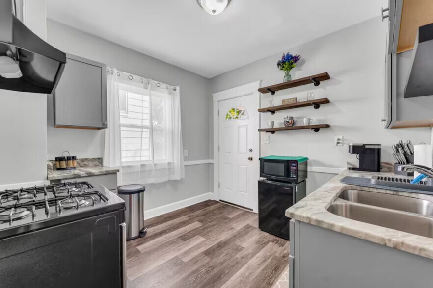 Building Photo - 1817 Mayview Ave