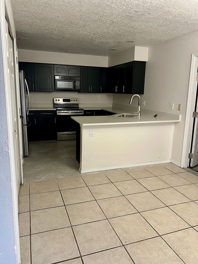Building Photo - **MOVE IN READY** Beautiful Three-Bedroom ...