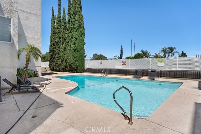 Building Photo - 5050 Coldwater Canyon Ave