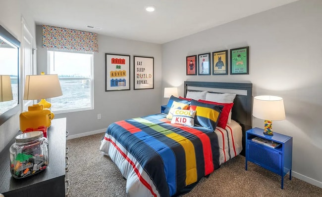 Building Photo - 2569 SE Hawkins Ave