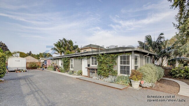 Primary Photo - 1347 Sanford Ave