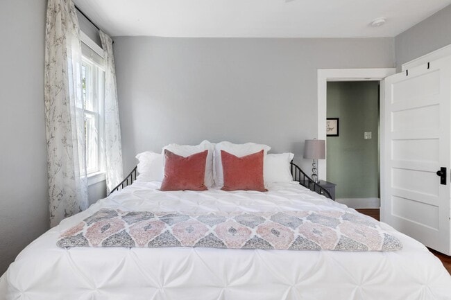 Building Photo - 56 Gadsden St