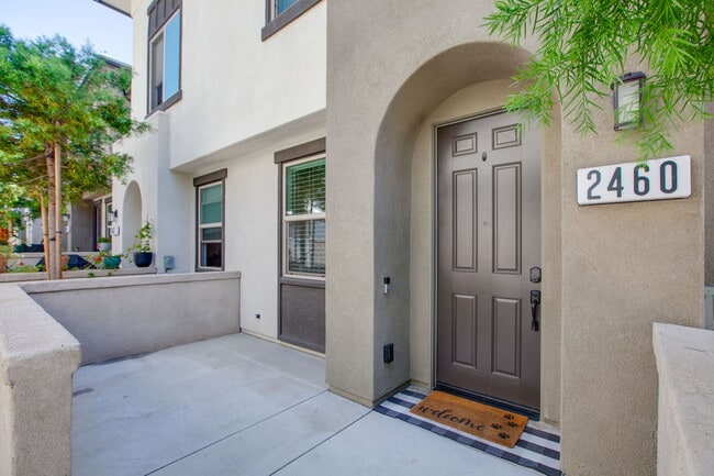 Building Photo - 2460 Solara Ln