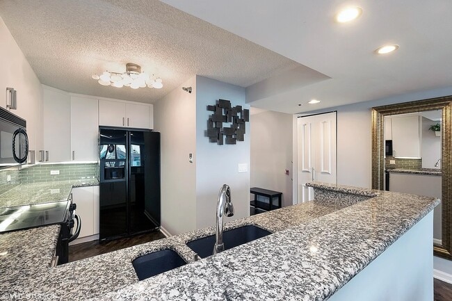 Building Photo - 195 N Harbor Dr