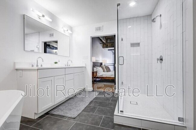 Building Photo - 260 18th St NW