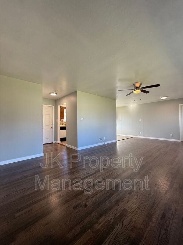 Building Photo - 821 47th St S