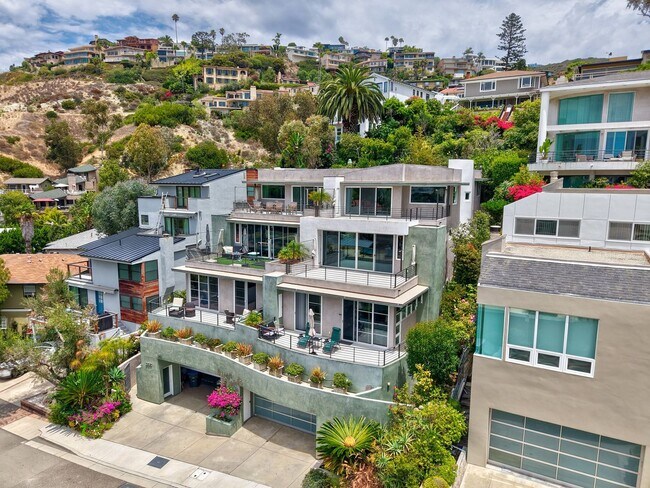 Building Photo - 3 Bed 3 Bath Ocean View, Penthouse "Mark Singer" Residence in Downtown Laguna Beach