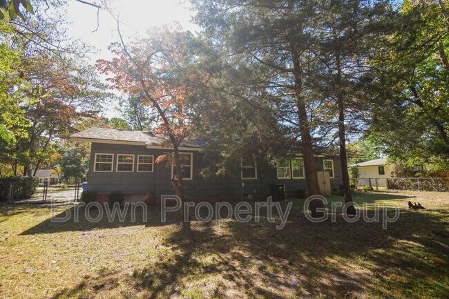 Building Photo - 3022 Cliffdale Rd