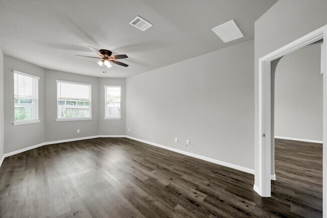 Building Photo - 2237 Raider Dr