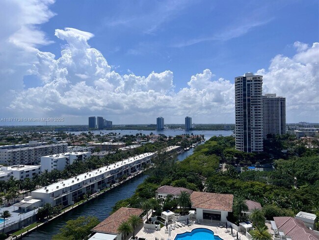 Building Photo - 2600 Island Blvd