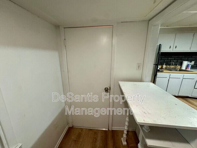 Building Photo - 474 Spang Ave