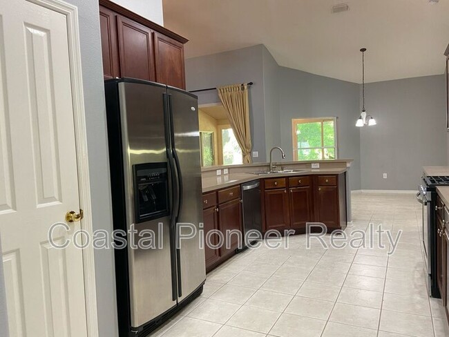 Building Photo - 10542 San Travaso Dr