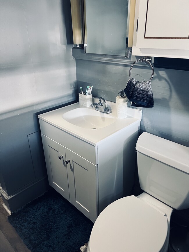 Building Photo - 214 Sabattus St