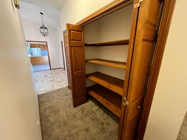 Building Photo - 18655 Oak Ridge Ln