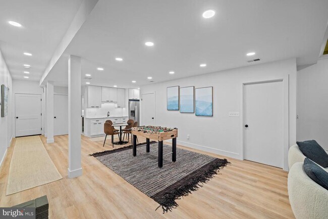 Building Photo - 5510 Beach Dr