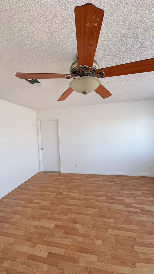 Building Photo - 3 BEDROOM APPLE VALLEY HOME