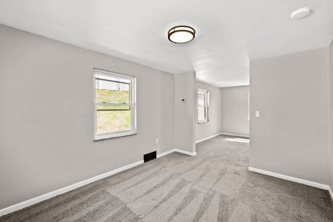 Building Photo - MOVE IN SPECIAL! SCORE HALF OFF 1ST MONTH'...