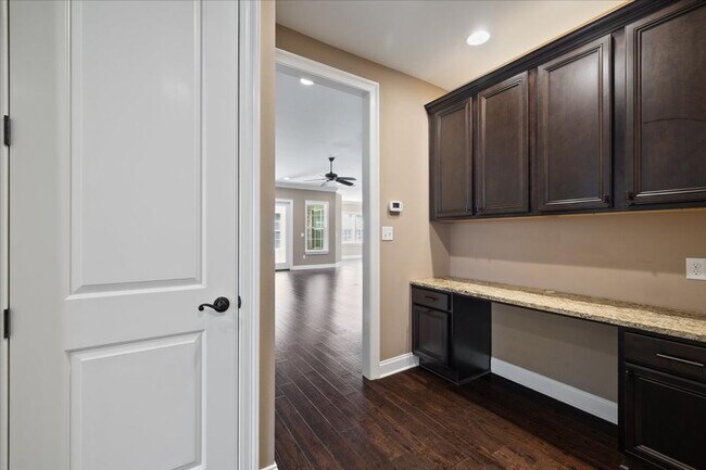 Building Photo - 4 Bedroom in Niceville!