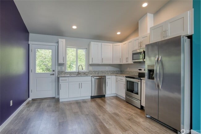 Building Photo - 2 bedroom close to the beach