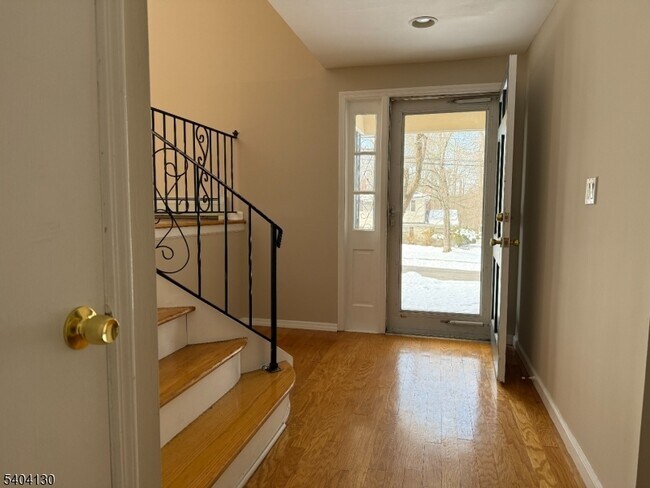 Building Photo - 126 Sagamore Dr